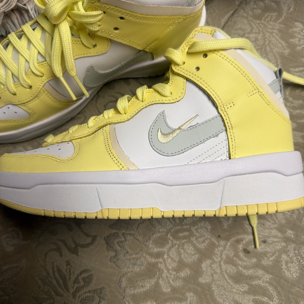 Nike women size 7.5 new no box Lemon Yellow and White Sneakers